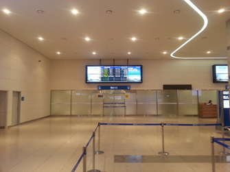 출국장 입구 (2F)